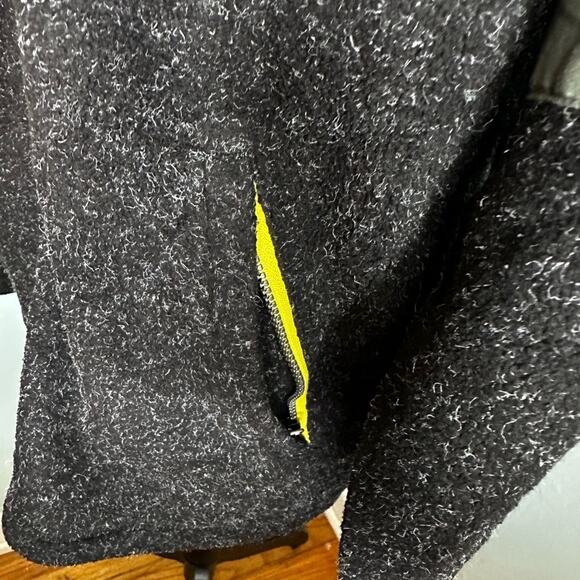 Guess Fleece Sweatshirt G.J – Cozy, Stylish, Everyday Wear - Picture 5 of 8